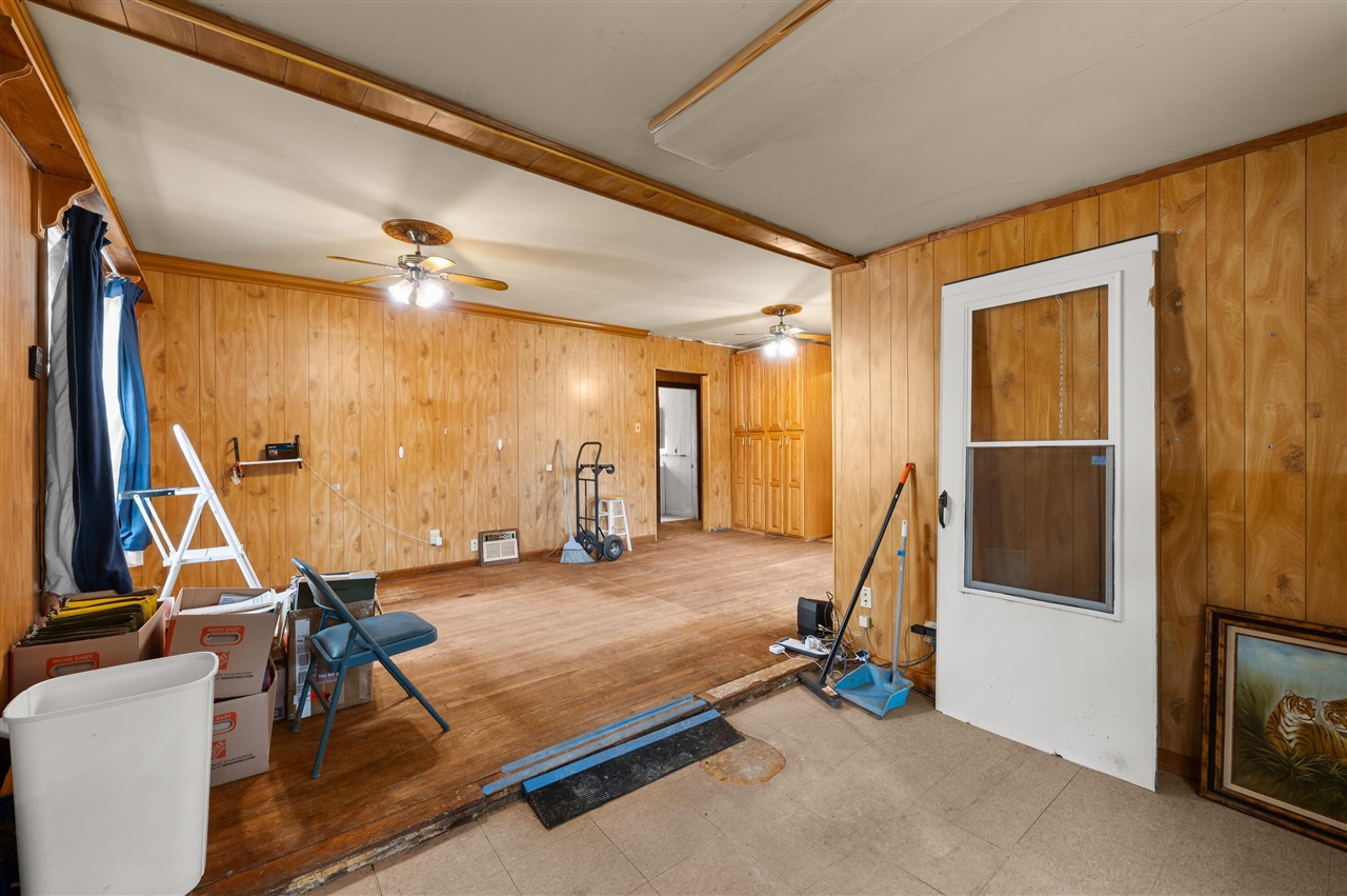 745 N Shore Drive, Benton Harbor, MI, 49022-2822