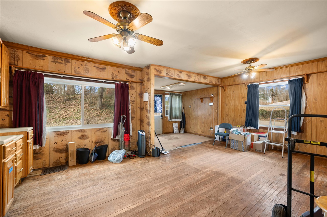 745 N Shore Drive, Benton Harbor, MI, 49022-2822