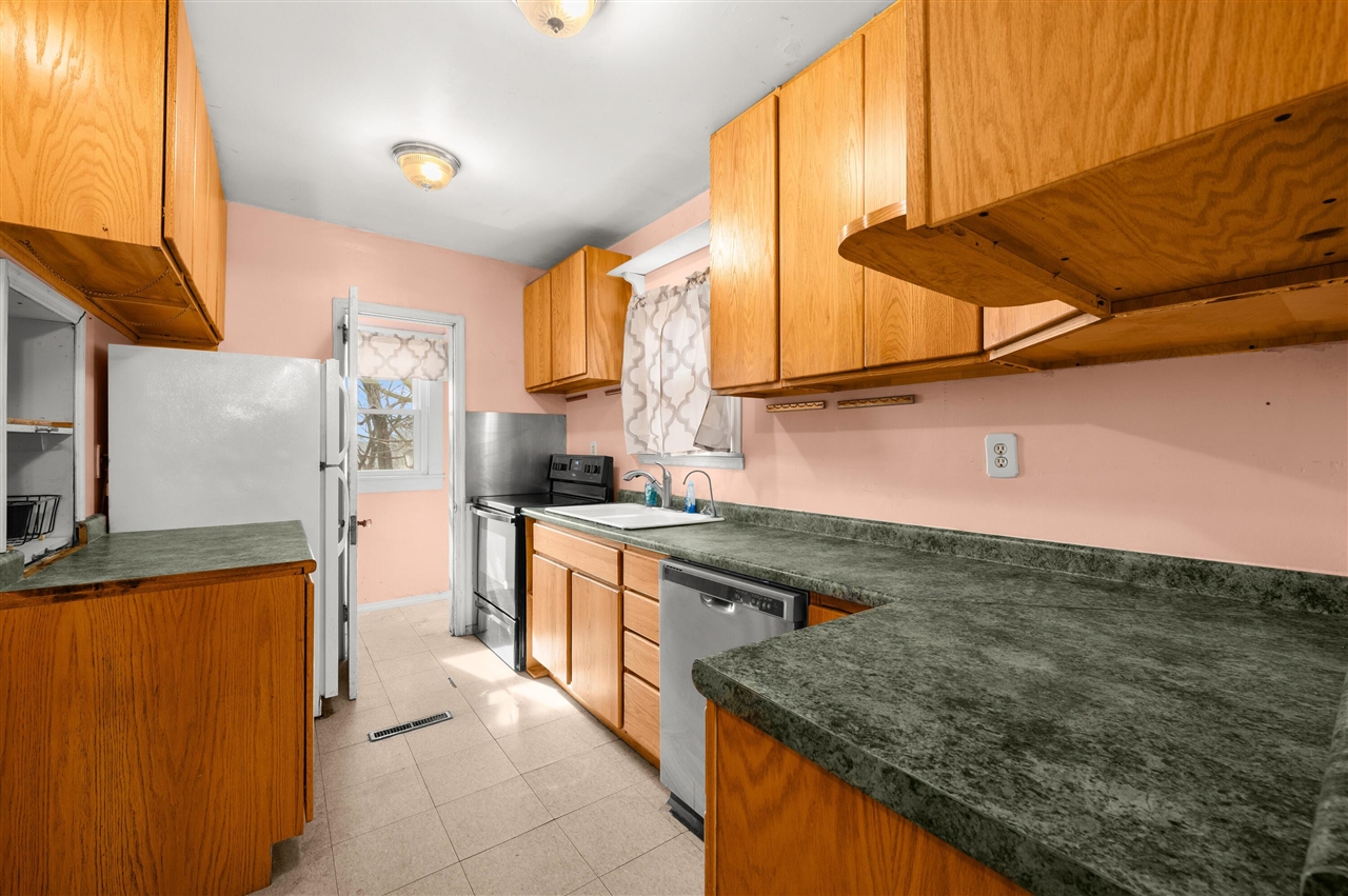 745 N Shore Drive, Benton Harbor, MI, 49022-2822