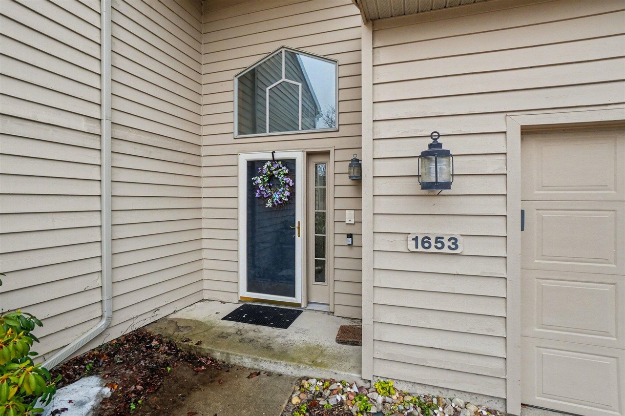 1653 E Harbour Towne Circle, Muskegon, MI, 49441-6409