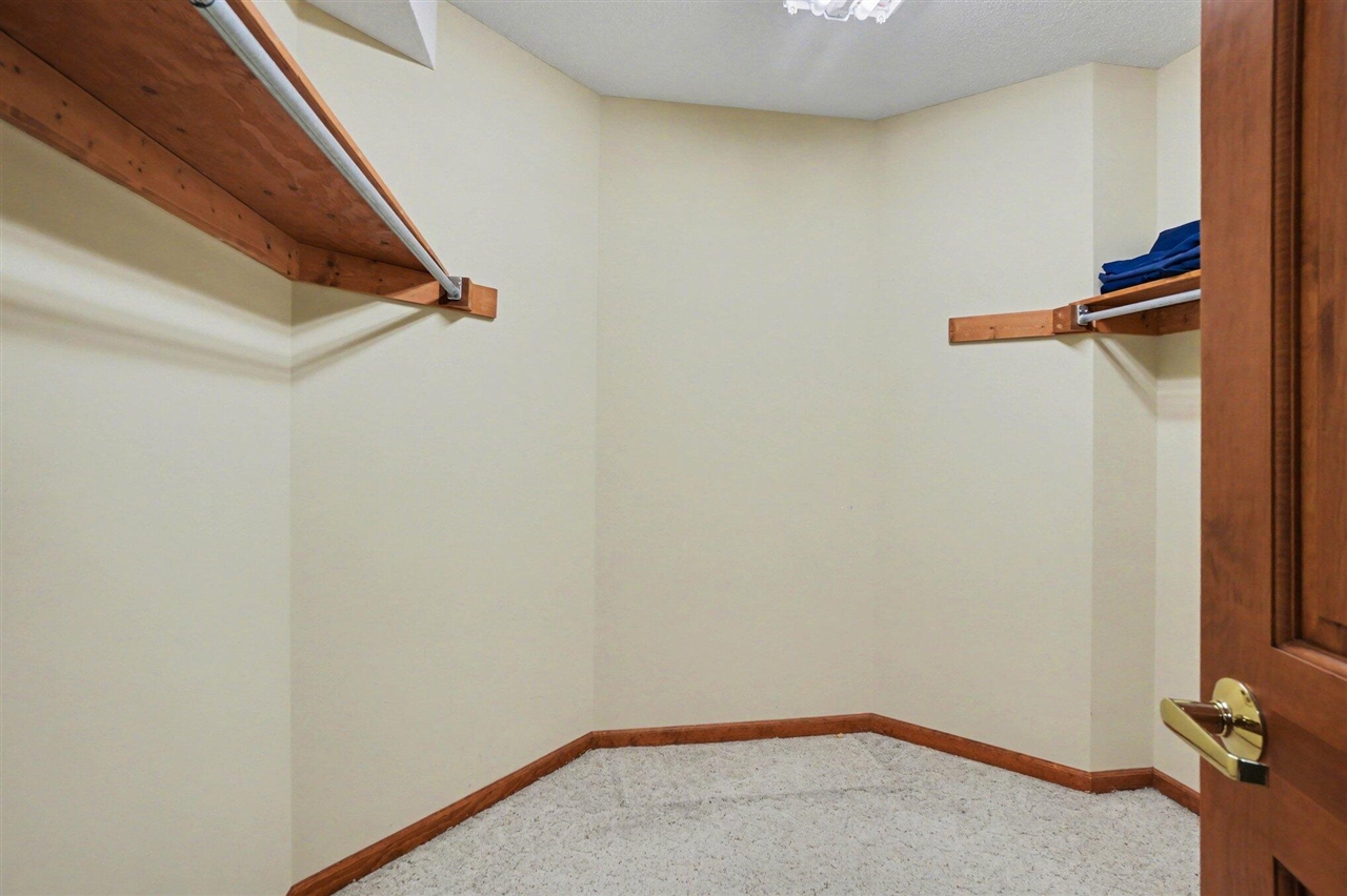 1653 E Harbour Towne Circle, Muskegon, MI, 49441-6409