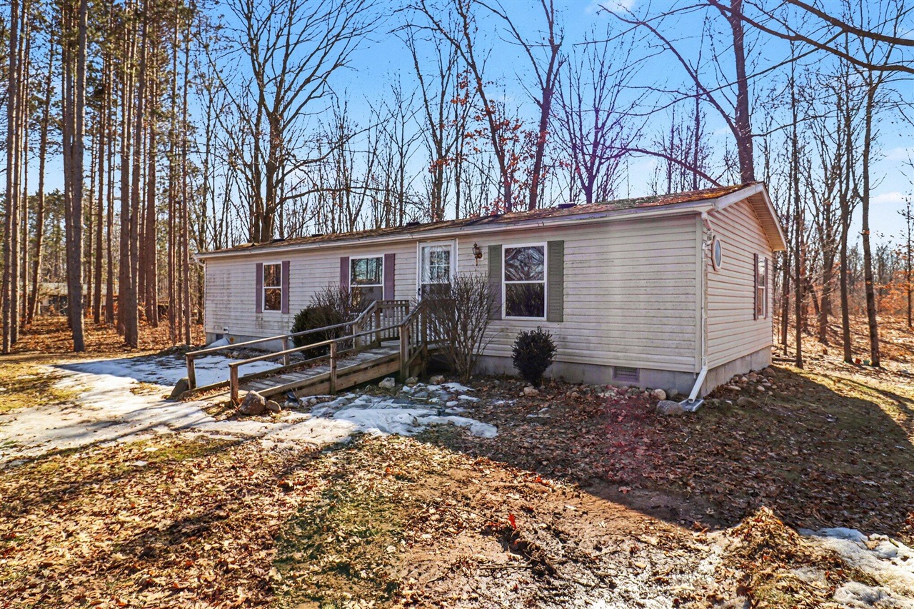 Homes for sale in Weidman, MI | 5238 Tilmann Ln, Weidman, MI 48893 | MLS# 70518149