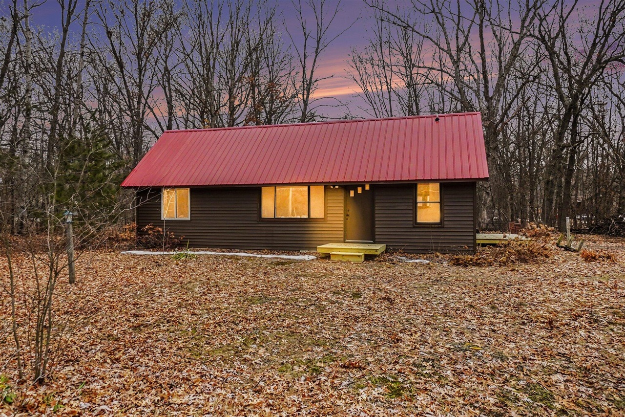 524 Davis Street, Manistee, MI, 49660-1949