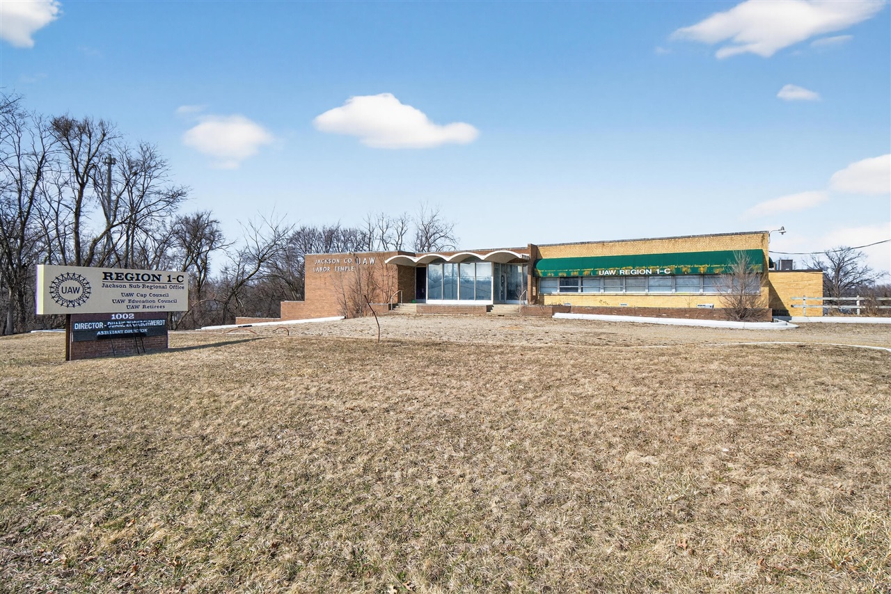 1002 E South Street, Jackson, MI, 49203-4497