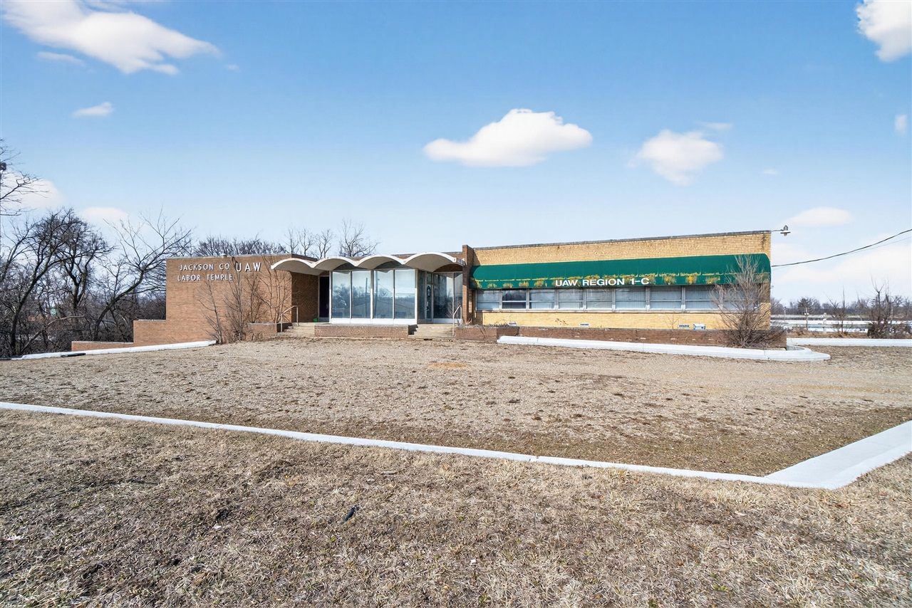 1002 E South Street, Jackson, MI, 49203-4497