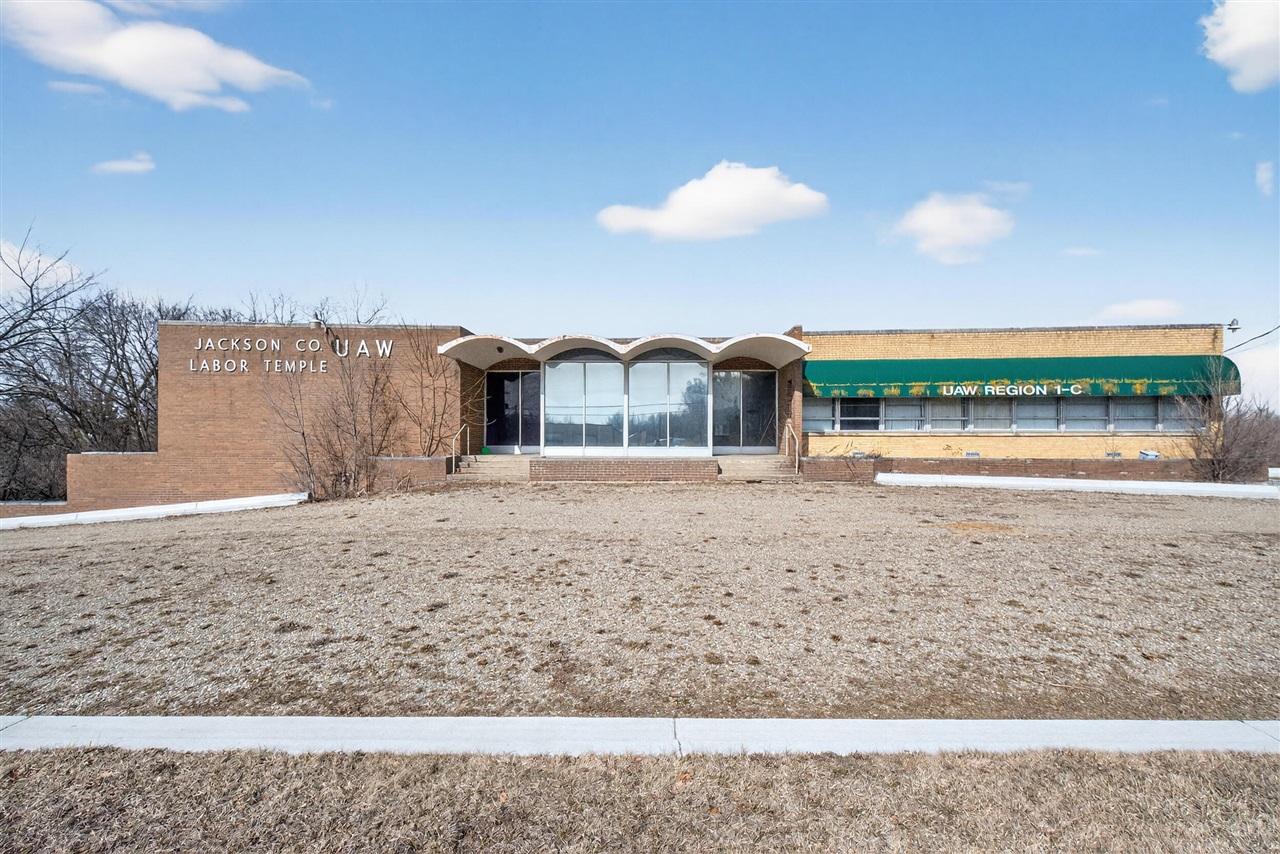 1002 E South Street, Jackson, MI, 49203-4497