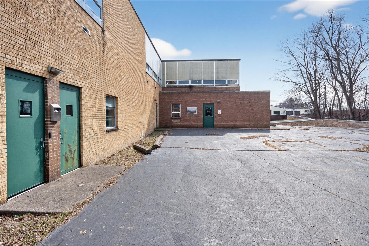 1002 E South Street, Jackson, MI, 49203-4497