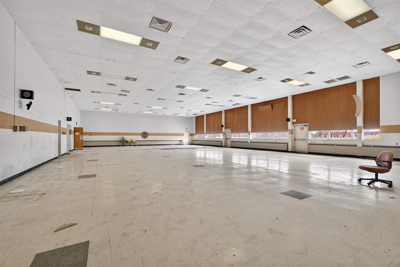 1002 E South Street, Jackson, MI, 49203-4497