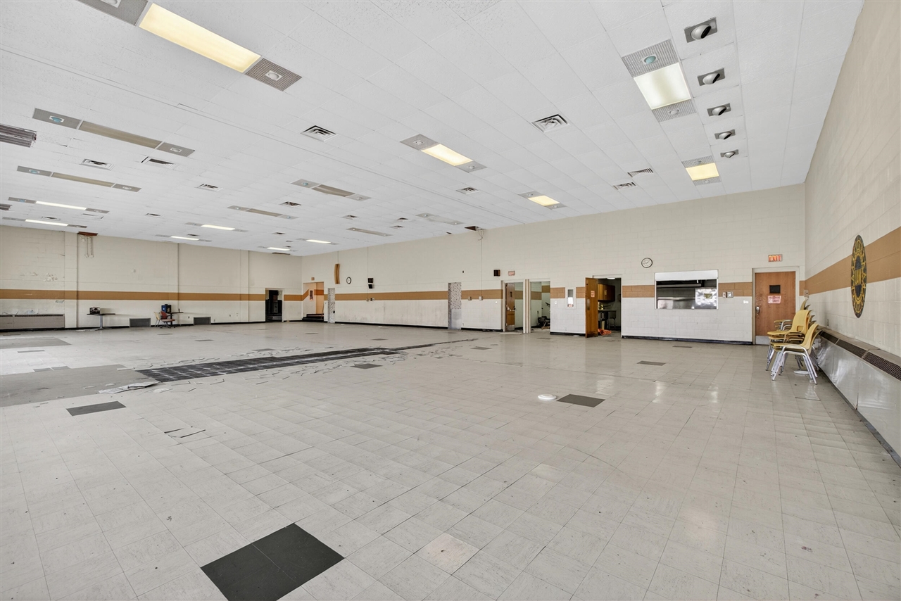 1002 E South Street, Jackson, MI, 49203-4497
