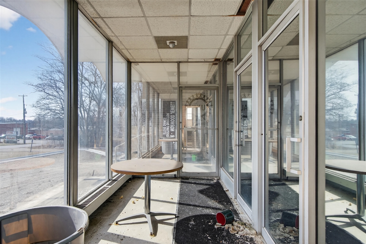 1002 E South Street, Jackson, MI, 49203-4497