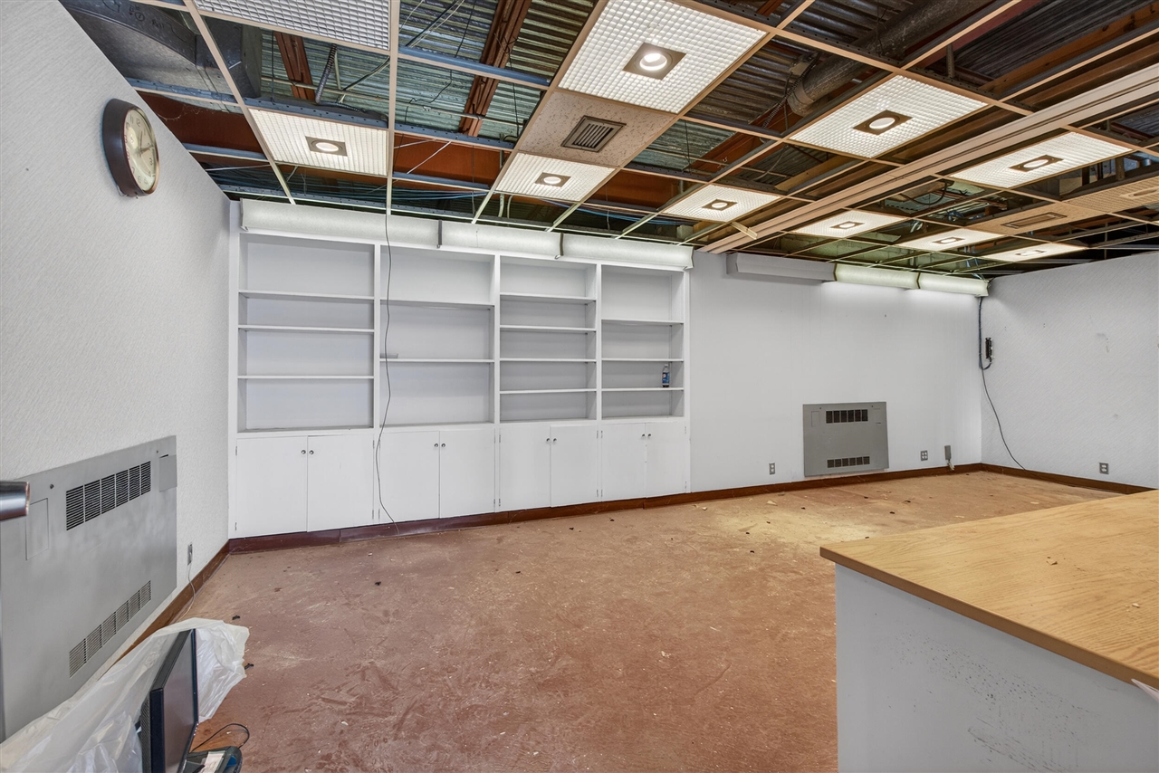 1002 E South Street, Jackson, MI, 49203-4497