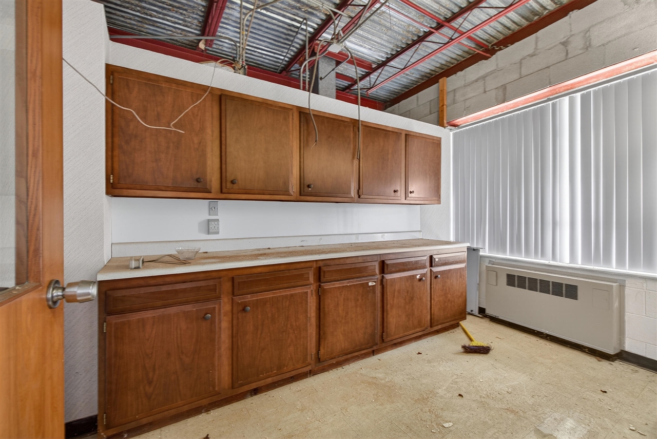 1002 E South Street, Jackson, MI, 49203-4497