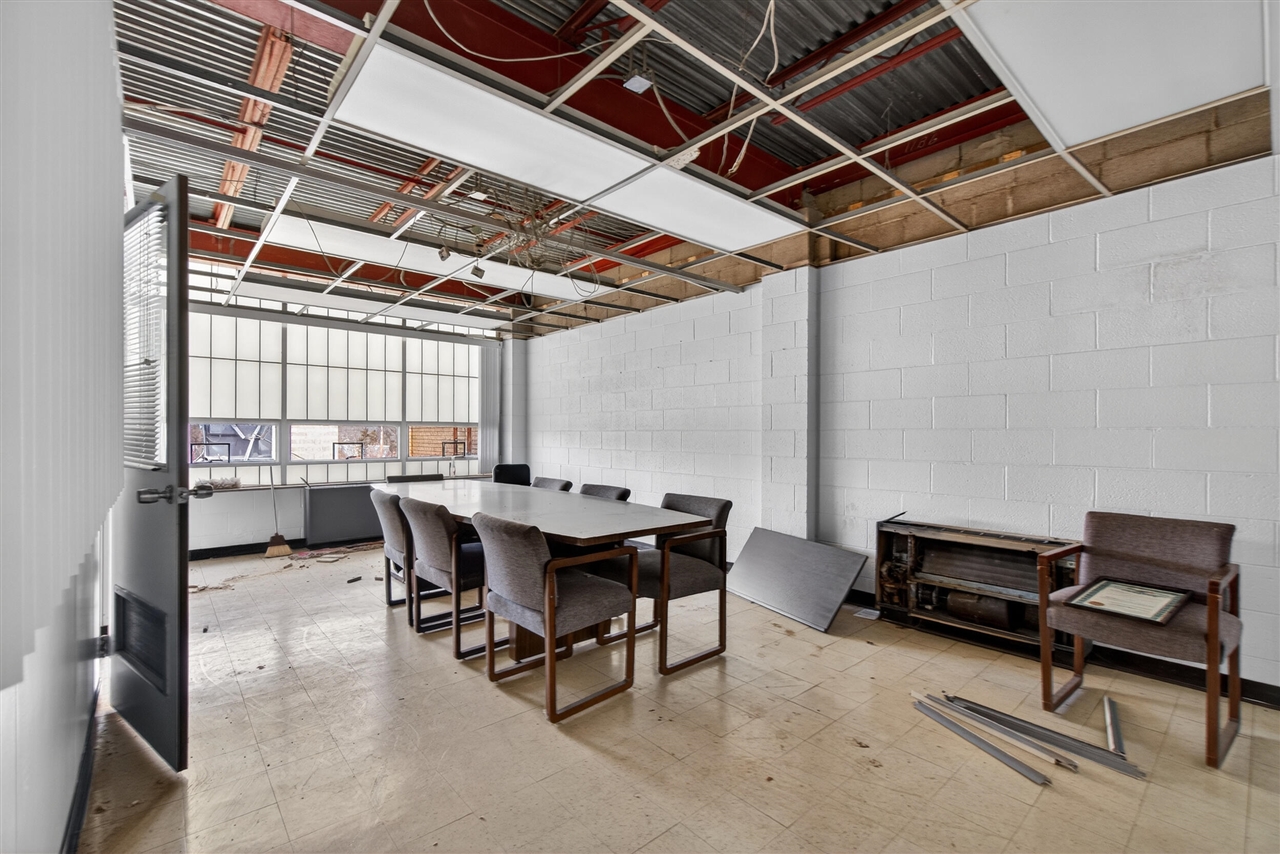 1002 E South Street, Jackson, MI, 49203-4497