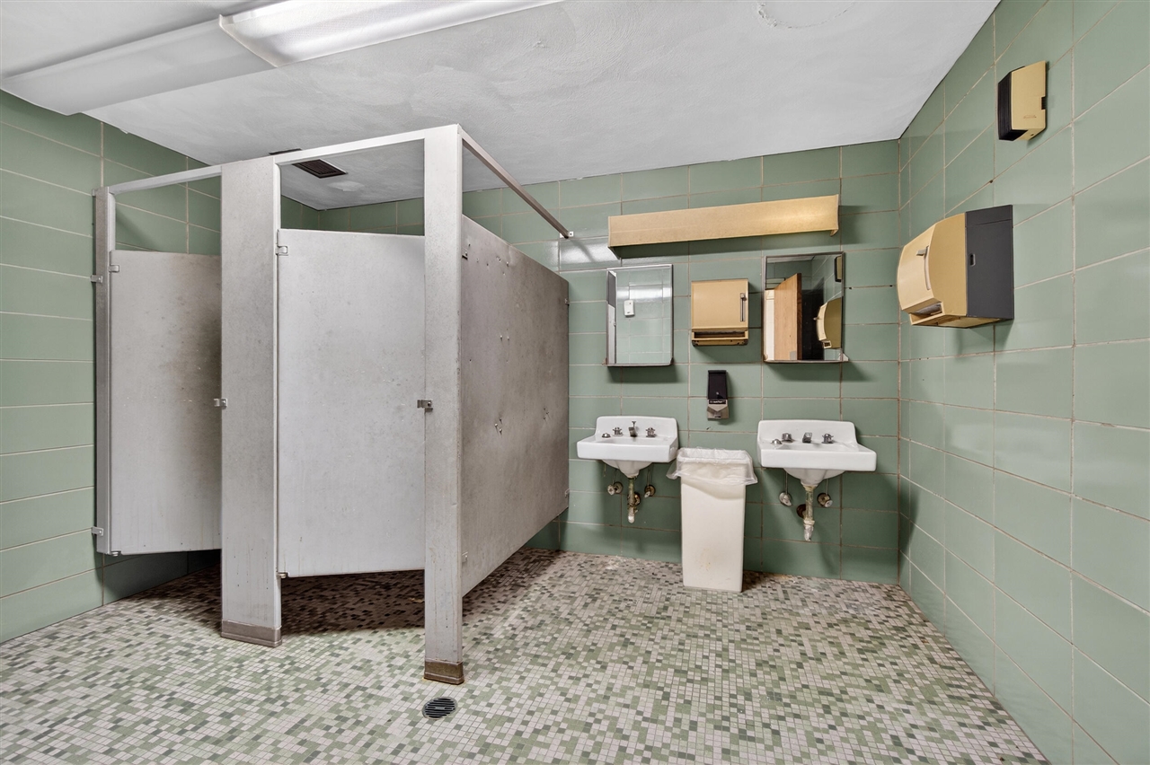 1002 E South Street, Jackson, MI, 49203-4497