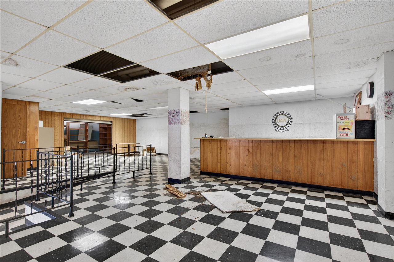 1002 E South Street, Jackson, MI, 49203-4497