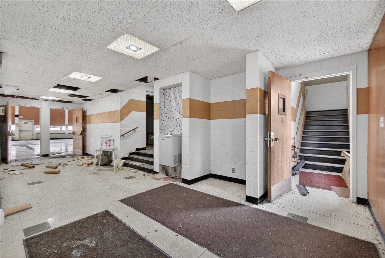 1002 E South Street, Jackson, MI, 49203-4497