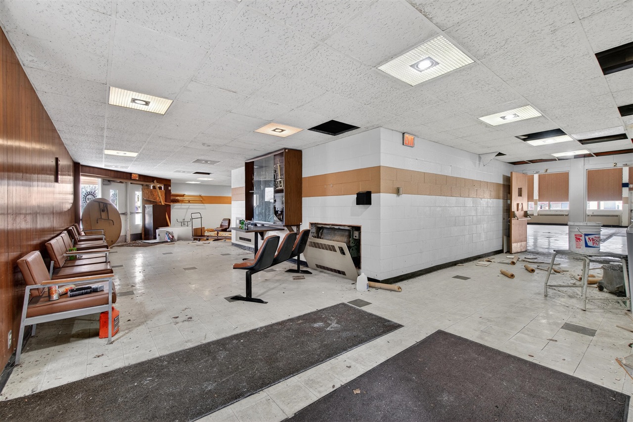 1002 E South Street, Jackson, MI, 49203-4497
