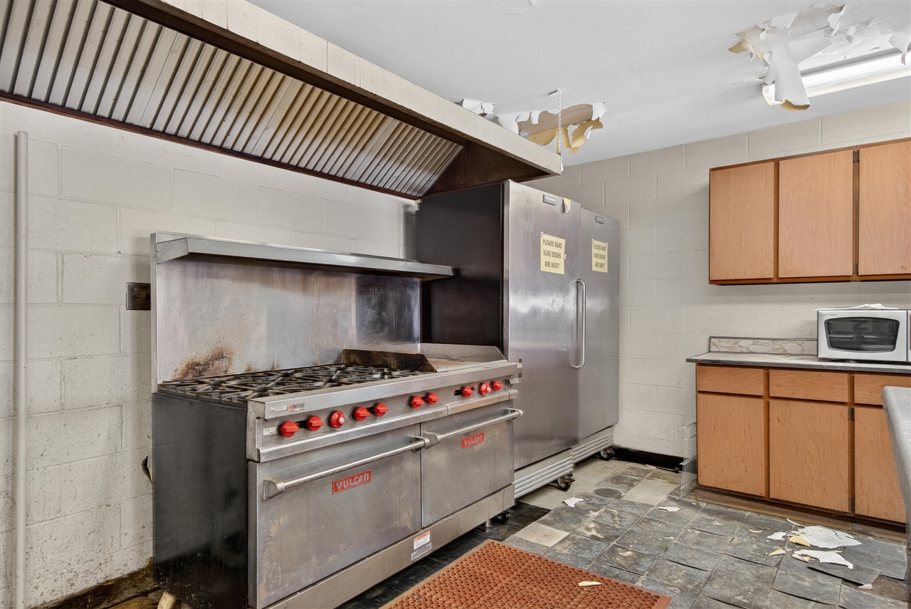1002 E South Street, Jackson, MI, 49203-4497