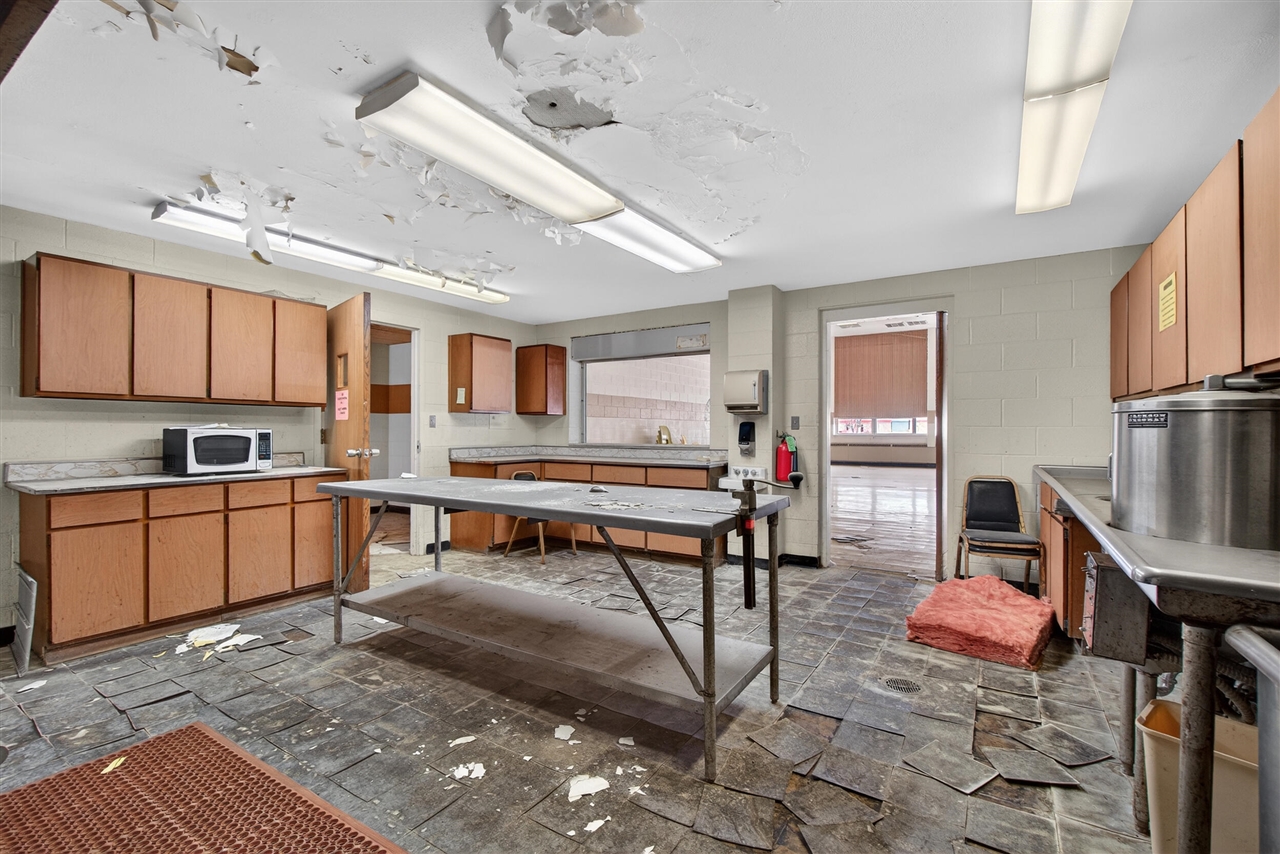 1002 E South Street, Jackson, MI, 49203-4497