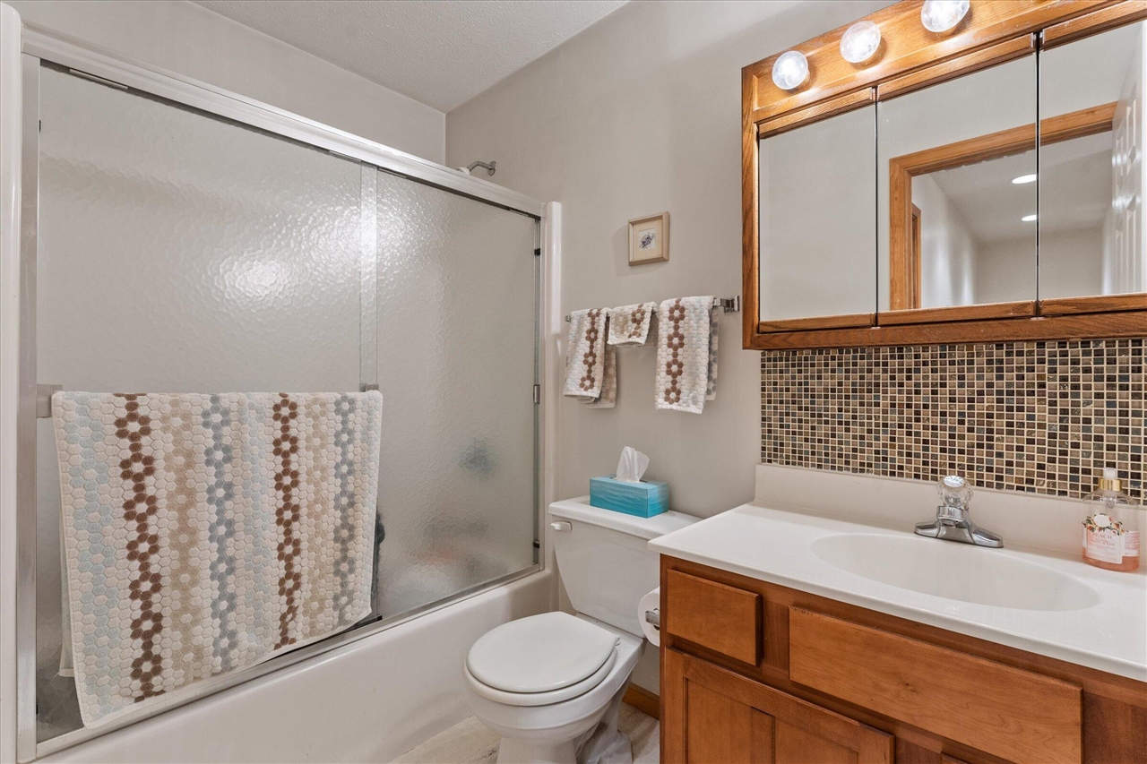 Buchanan, MI, 49107-8320