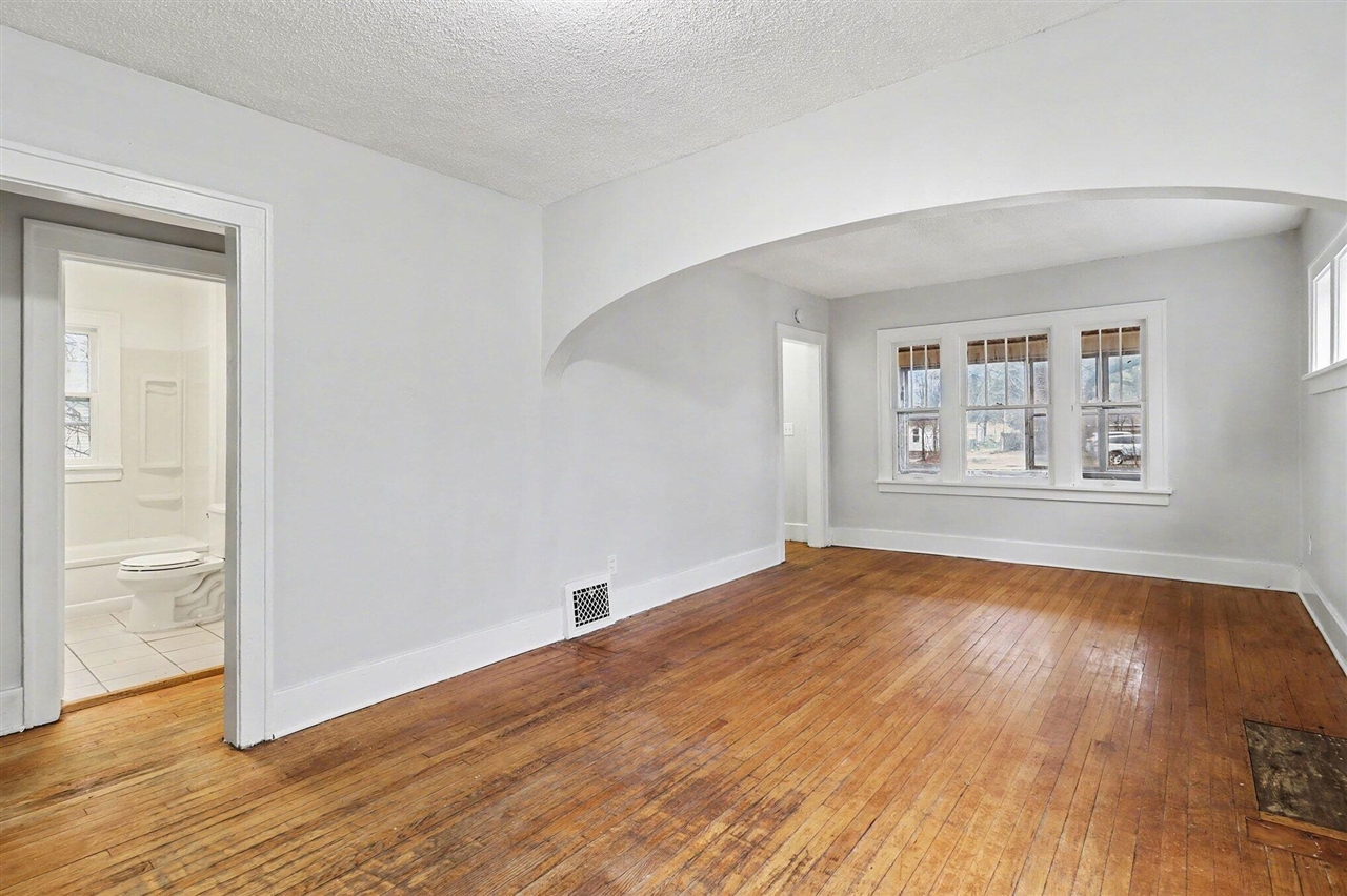 570 E Dale Avenue, Muskegon, MI, 49442-5720