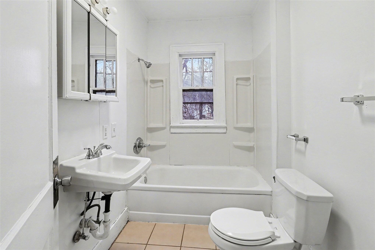 570 E Dale Avenue, Muskegon, MI, 49442-5720