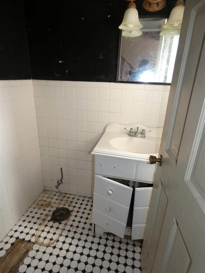 1968 Colfax Avenue, Benton Harbor, MI, 49022-6713