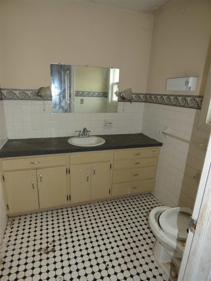 1968 Colfax Avenue, Benton Harbor, MI, 49022-6713