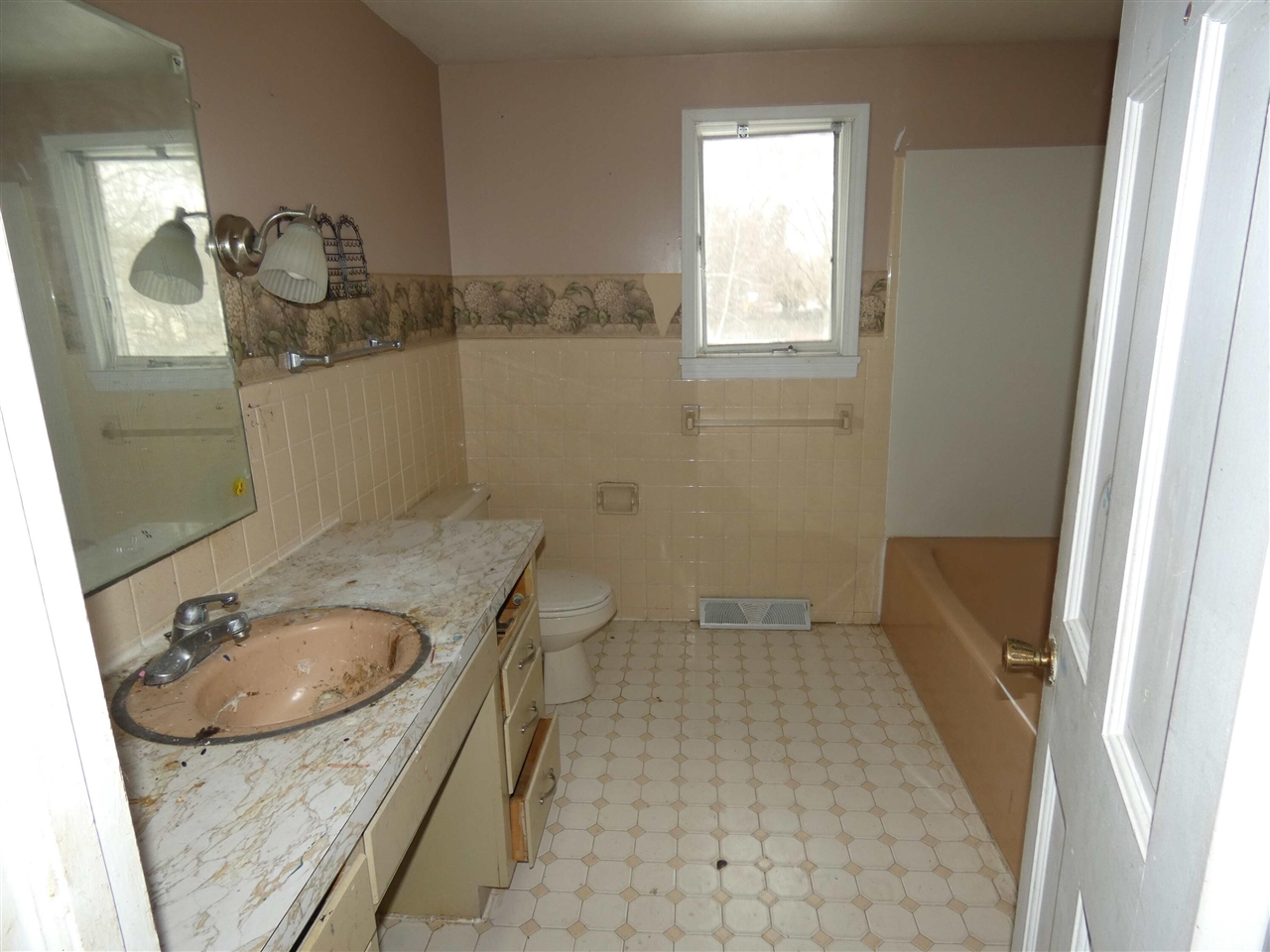 1968 Colfax Avenue, Benton Harbor, MI, 49022-6713