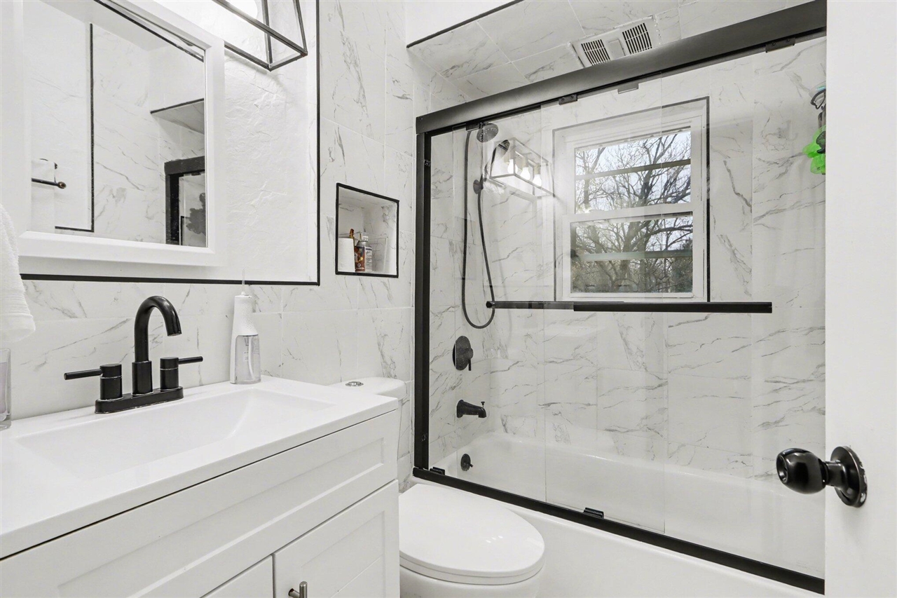 3104 Courtlandt Avenue, Kalamazoo, MI, 49004