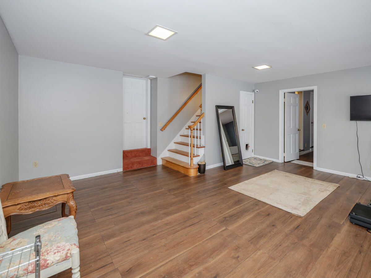 3419 Old Colony Road, Kalamazoo, MI, 49008-2911