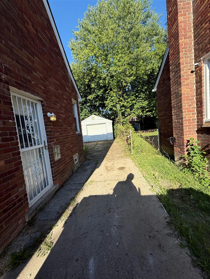9080 Stahelin Avenue, Detroit, MI, 48228-1715
