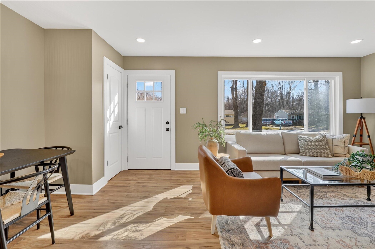 22002 Fenster Street, Belleville, MI, 48111-8957