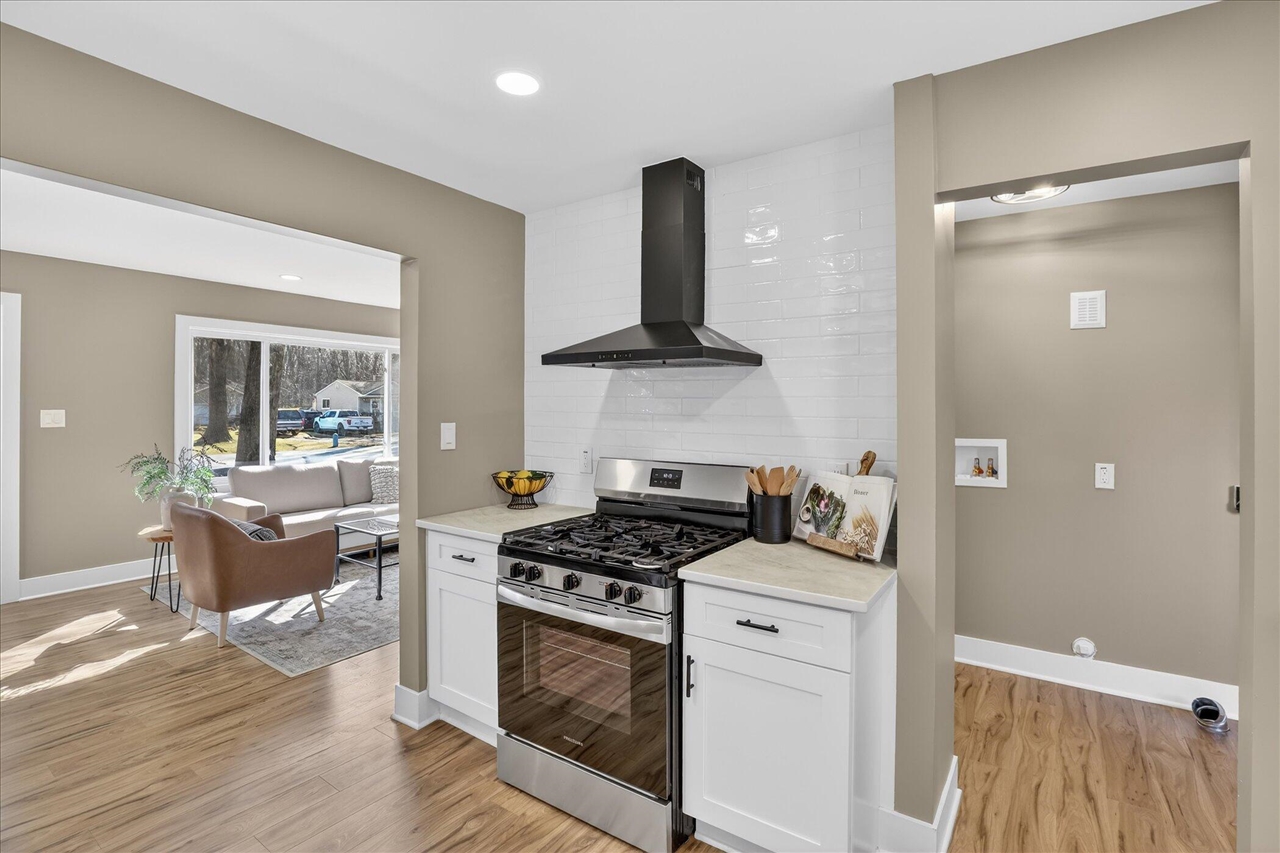 22002 Fenster Street, Belleville, MI, 48111-8957