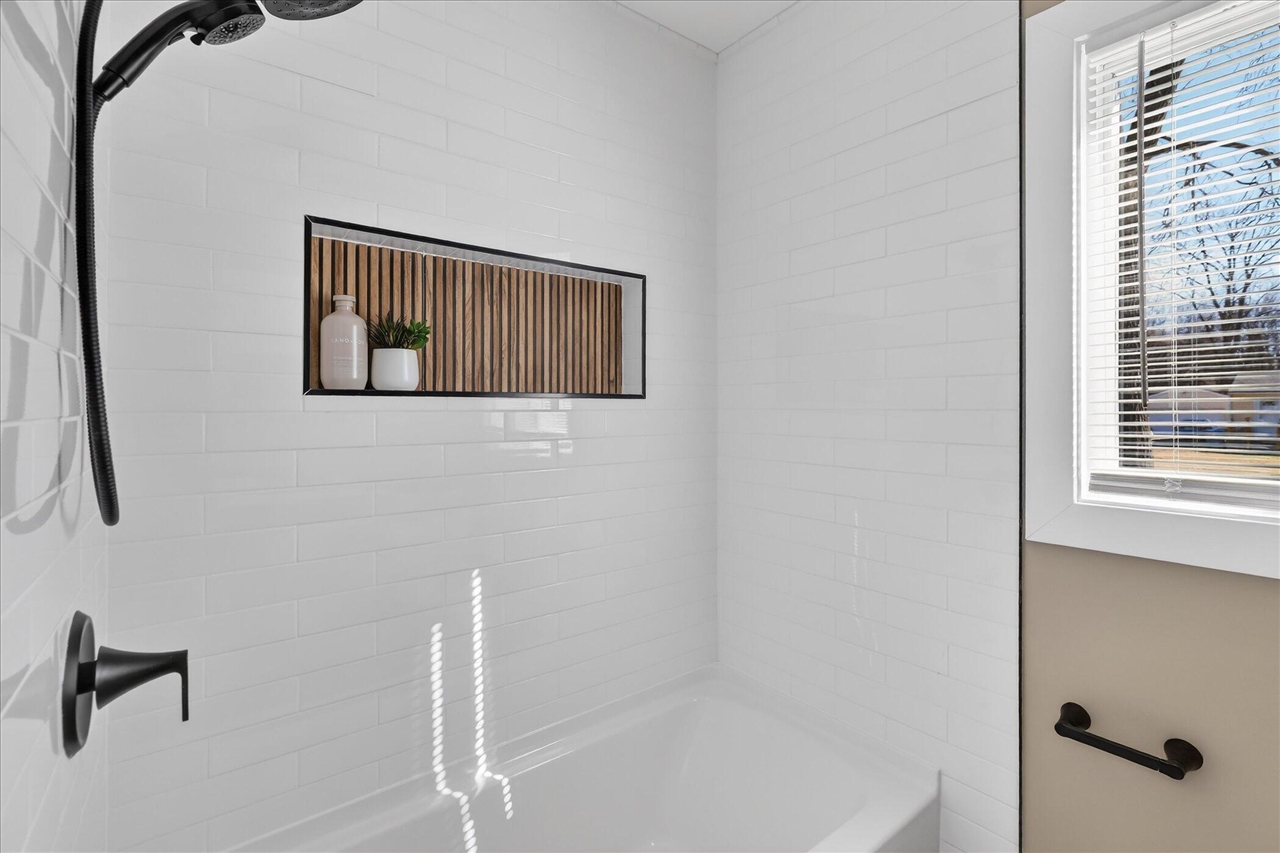 22002 Fenster Street, Belleville, MI, 48111-8957