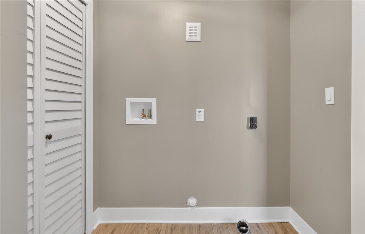 22002 Fenster Street, Belleville, MI, 48111-8957