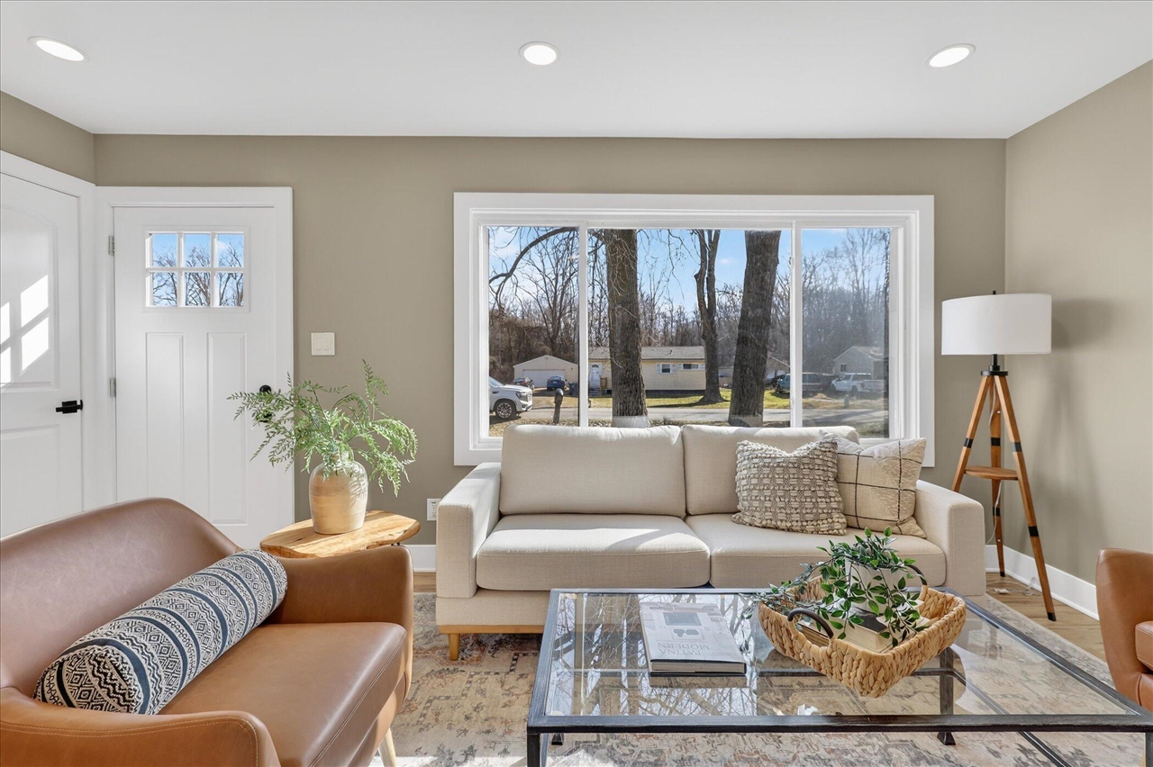 22002 Fenster Street, Belleville, MI, 48111-8957