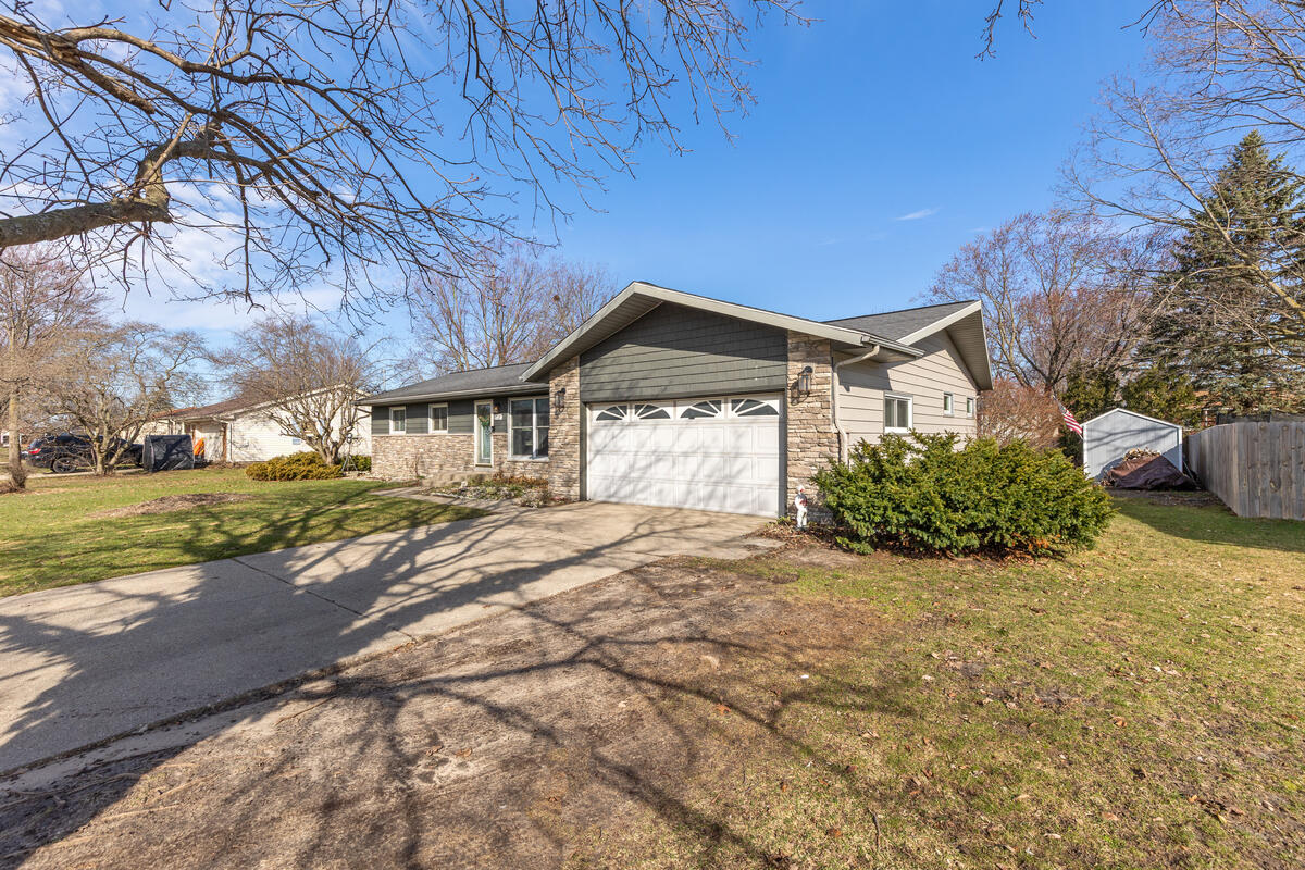 Homes for sale in Hudsonville, MI | 2727 Hope St, Hudsonville, MI 49426 | MLS# 70518594