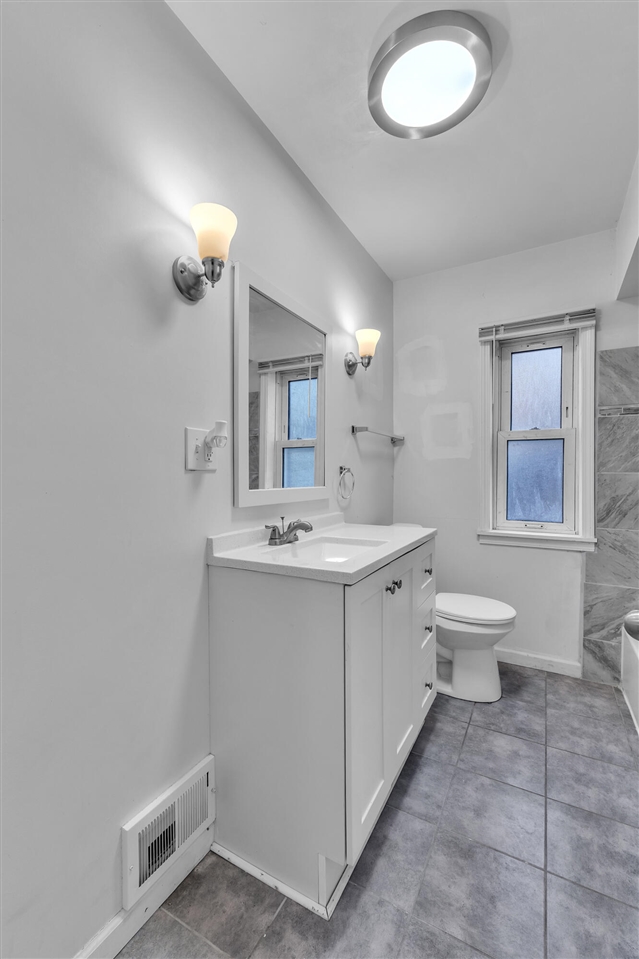 10904 N Mogul Street, Detroit, MI, 48224-2483