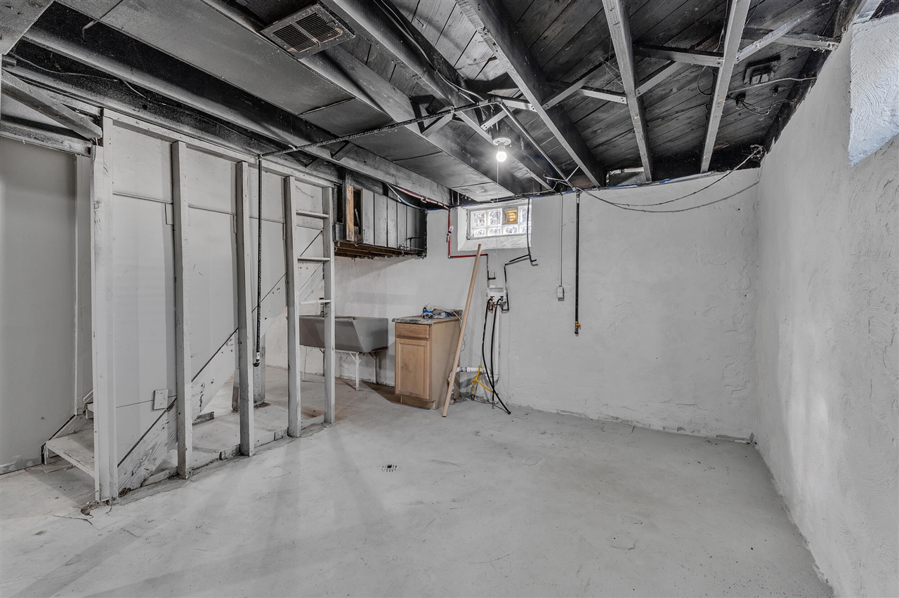 10904 N Mogul Street, Detroit, MI, 48224-2483