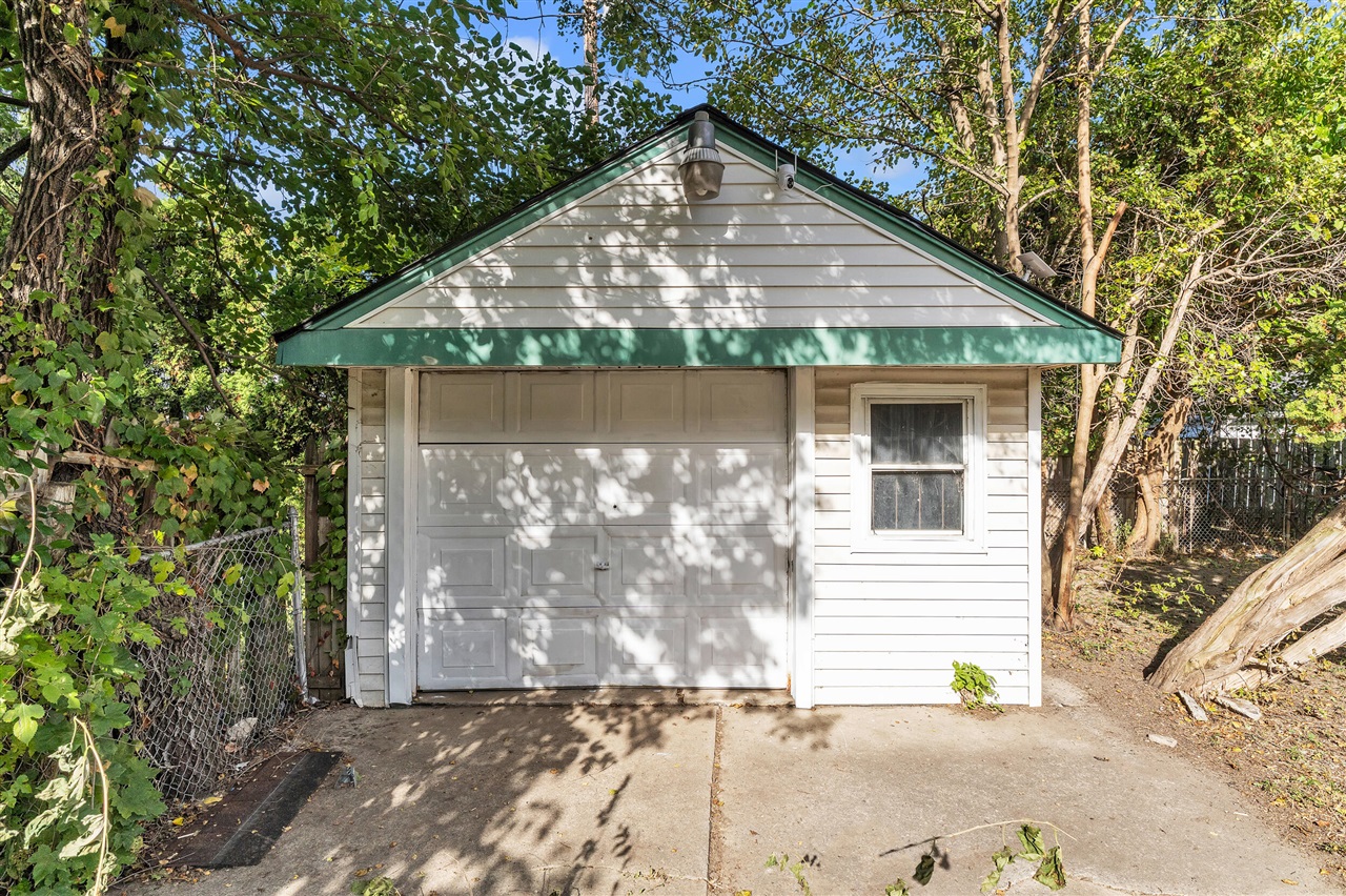 10904 N Mogul Street, Detroit, MI, 48224-2483