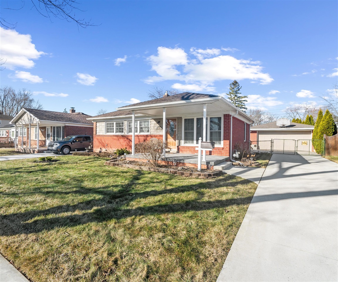 Homes for sale in Flat Rock, MI | 29726 Red Cedar Dr, Flat Rock, MI 48134 | MLS# 70518638