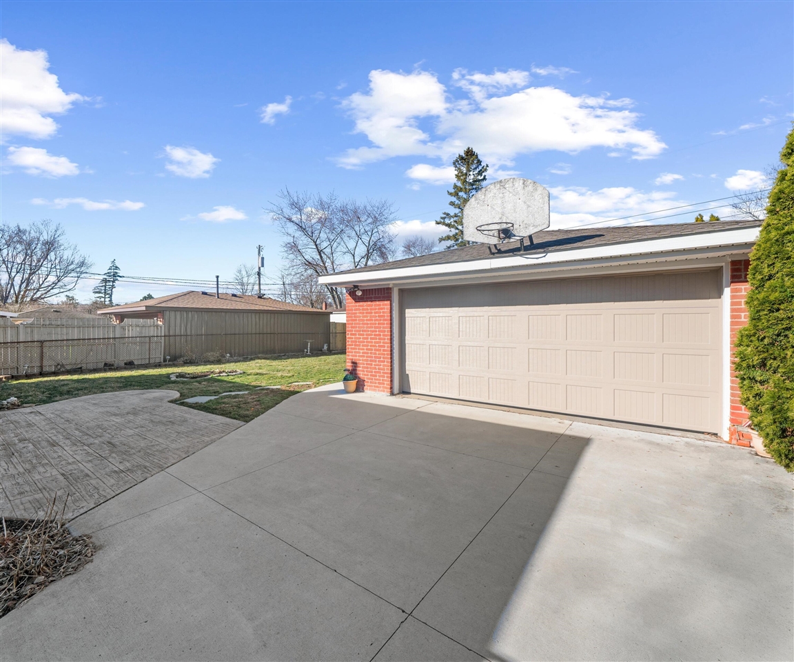 Homes for sale in Flat Rock, MI | 29726 Red Cedar Dr, Flat Rock, MI 48134 | MLS# 70518638