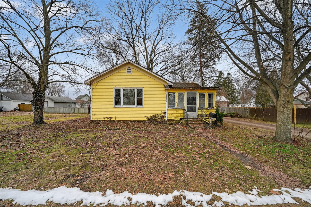 Homes for sale in Dowagiac, MI | 304 E Prairie Ronde St, Dowagiac, MI 49047 | MLS# 70518656