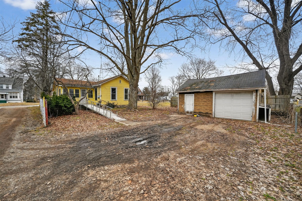 Homes for sale in Dowagiac, MI | 304 E Prairie Ronde St, Dowagiac, MI 49047 | MLS# 70518656