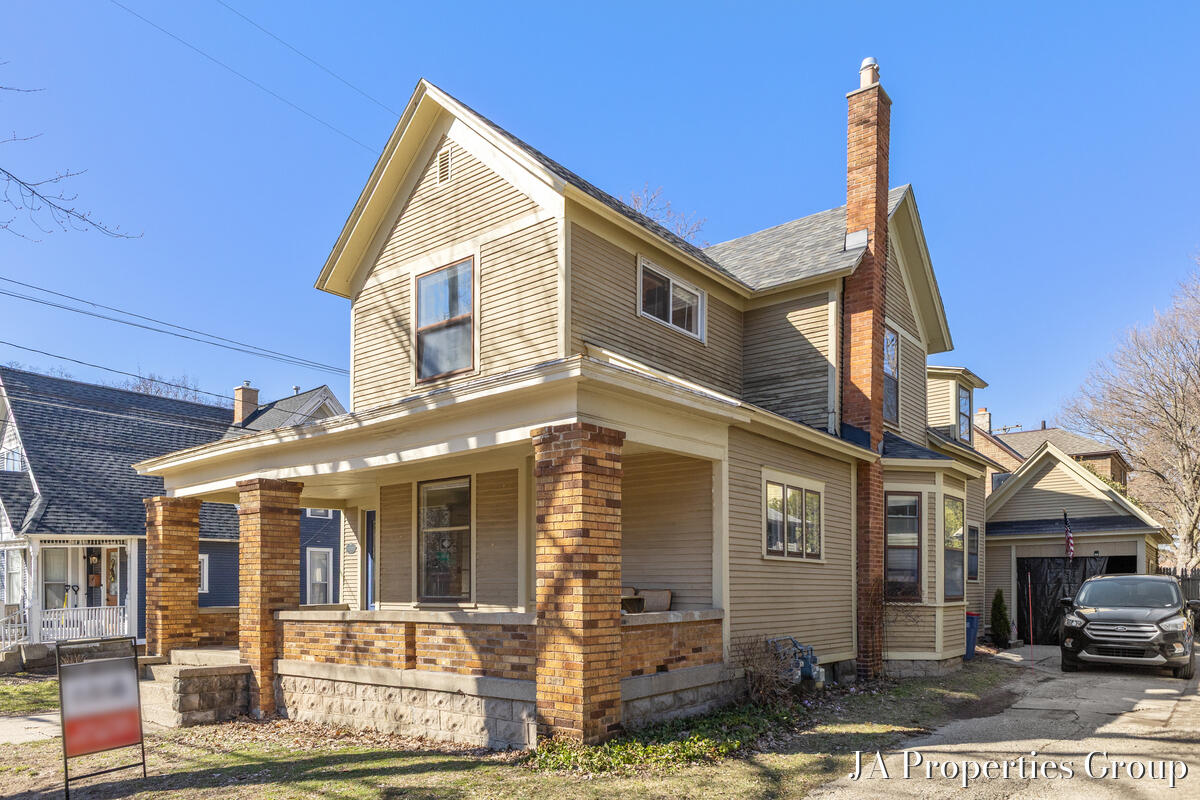Homes for sale in Grand Rapids, MI | 921 Fairmount St, Grand Rapids, MI 49506 | MLS# 70518668