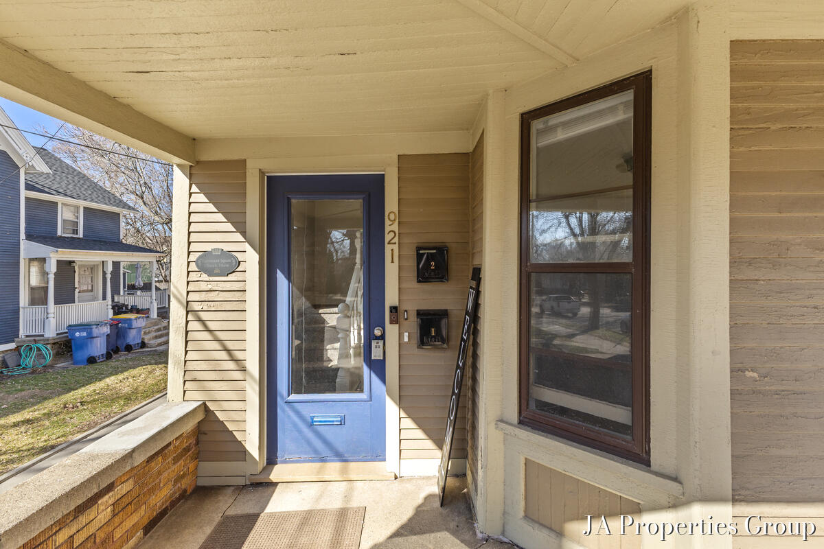 Homes for sale in Grand Rapids, MI | 921 Fairmount St, Grand Rapids, MI 49506 | MLS# 70518668