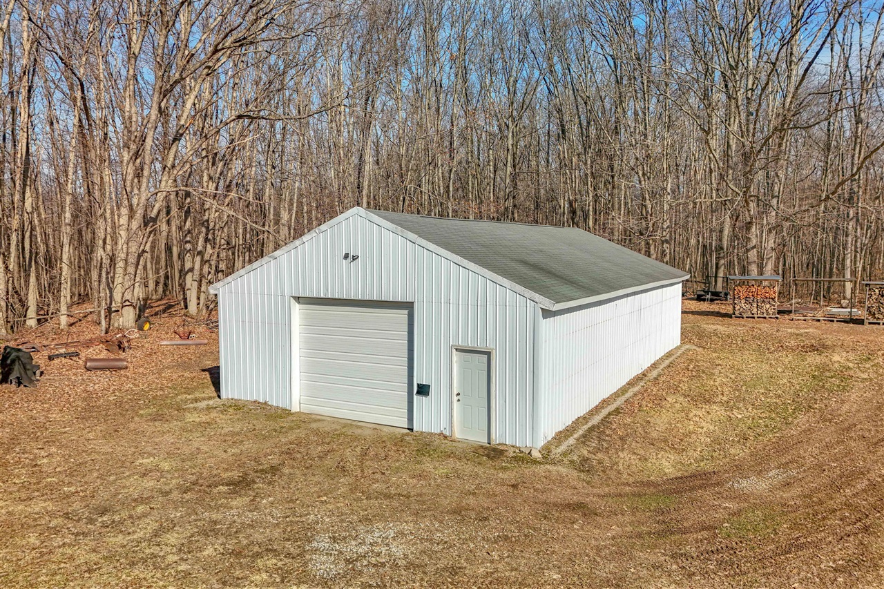 2704 Woods View Drive, Hillsdale, MI, 49242-9021