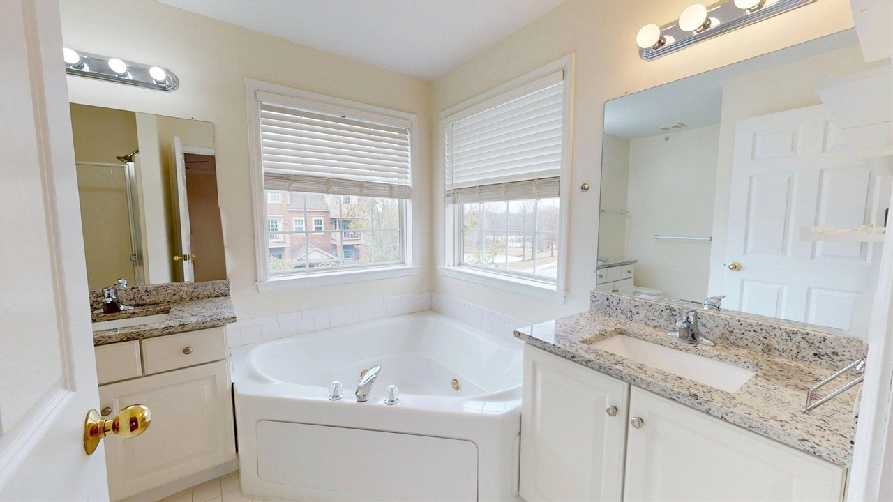 2890 Barclay Way, Ann Arbor, MI, 48105-9455