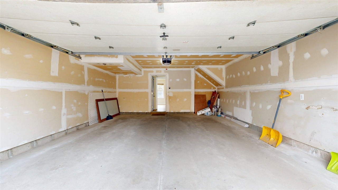 2890 Barclay Way, Ann Arbor, MI, 48105-9455